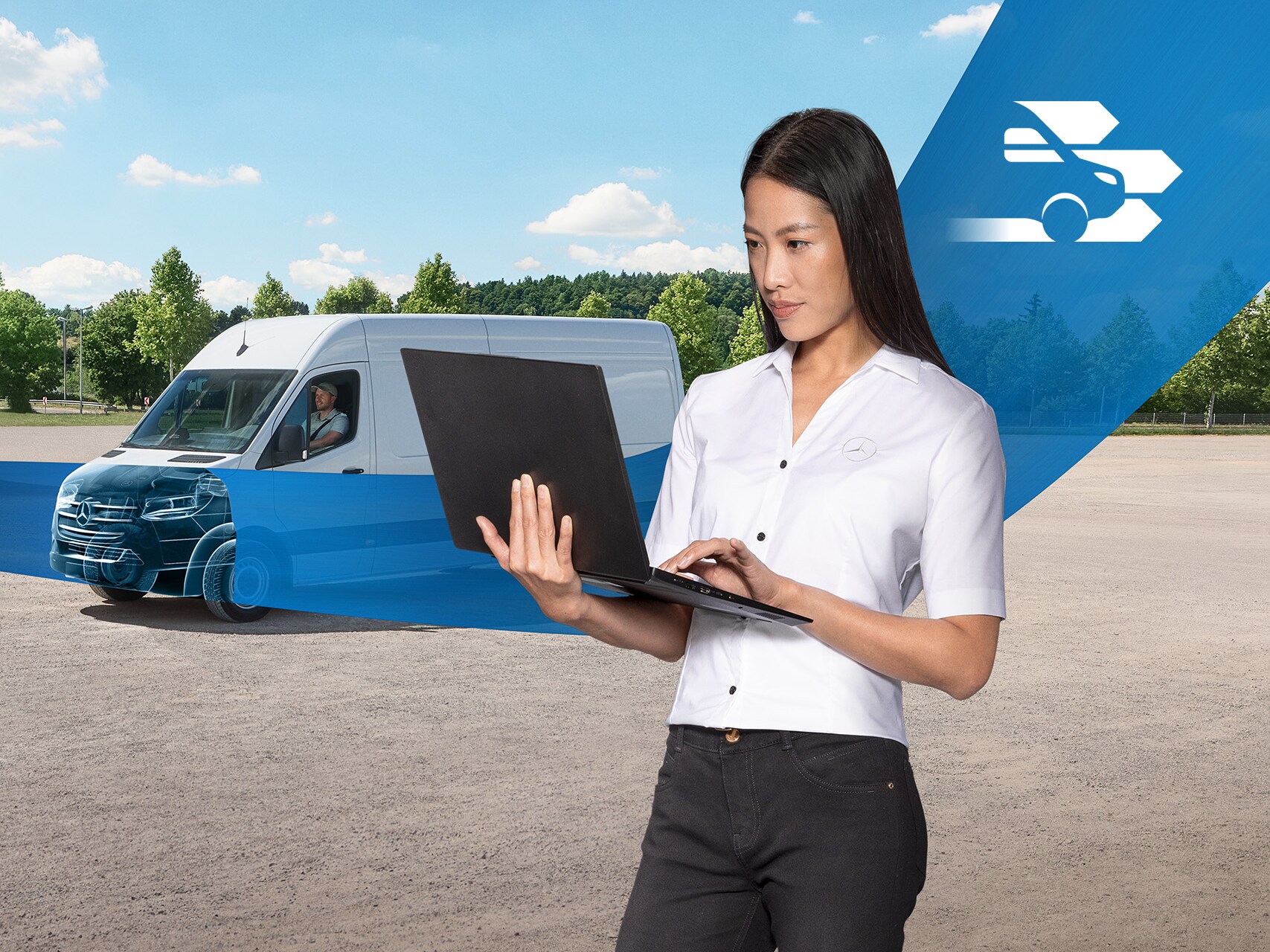 Mujer con un ordenador portátil en la mano delante de un furgón blanco, con una cinta azul cruzando la imagen. El capó transparente simboliza el diagnóstico de Mercedes-Benz.