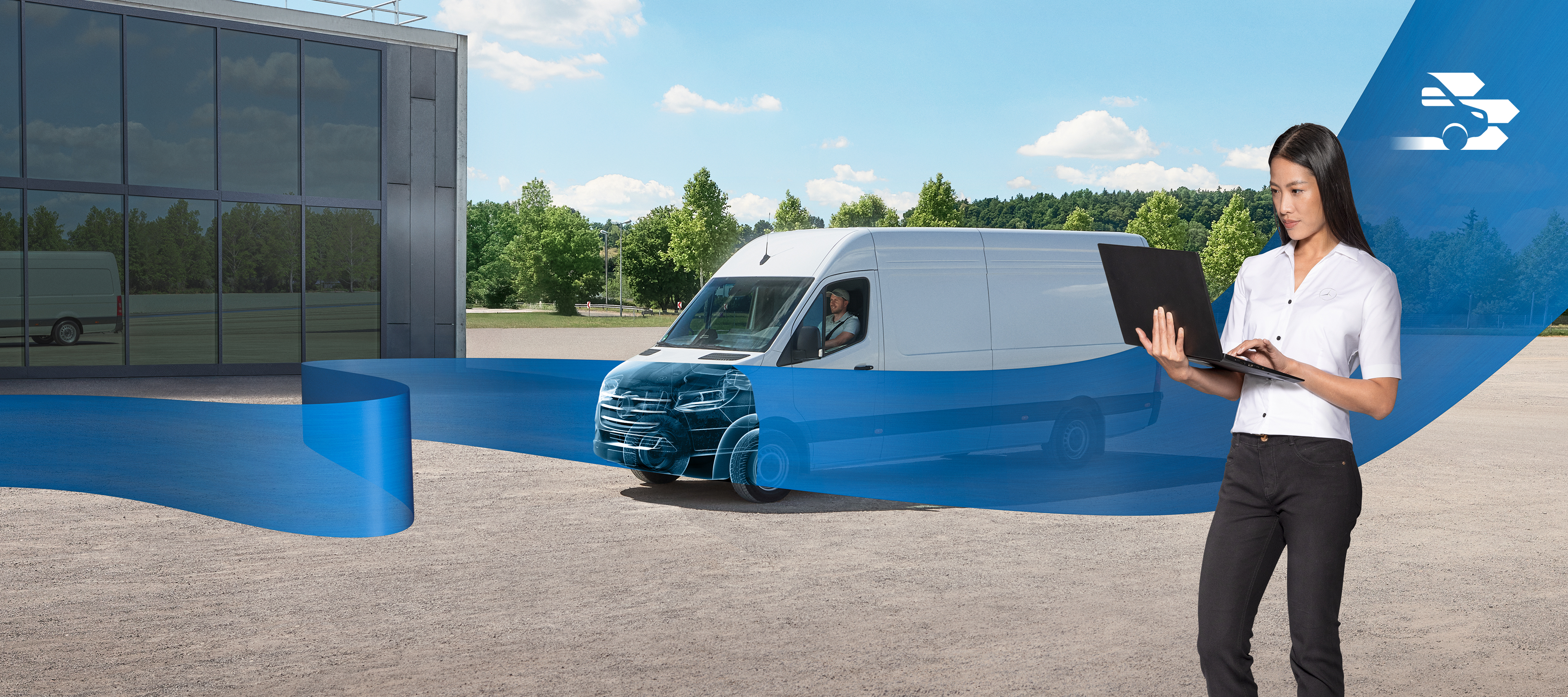 Mercedes-Benz | Tecnología para furgones Mujer con un ordenador portátil en la mano delante de un furgón blanco, con un lazo azul atravesando la imagen. El capó transparente simboliza el diagnóstico de Mercedes-Benz.