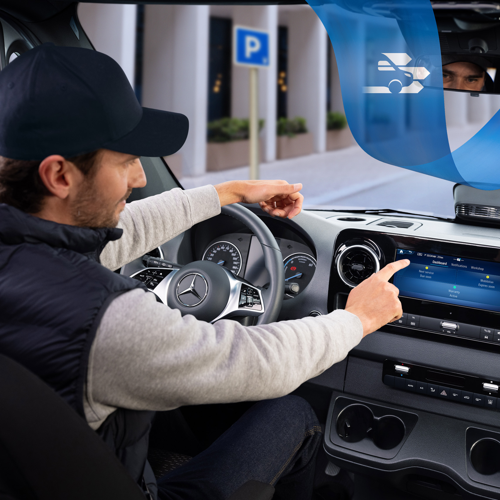 Mercedes-Benz | Tecnología de furgones | OSA Conductor utilizando la Mercedes-Benz Service App en el vehículo para reservar y gestionar cómodamente una cita de servicio.