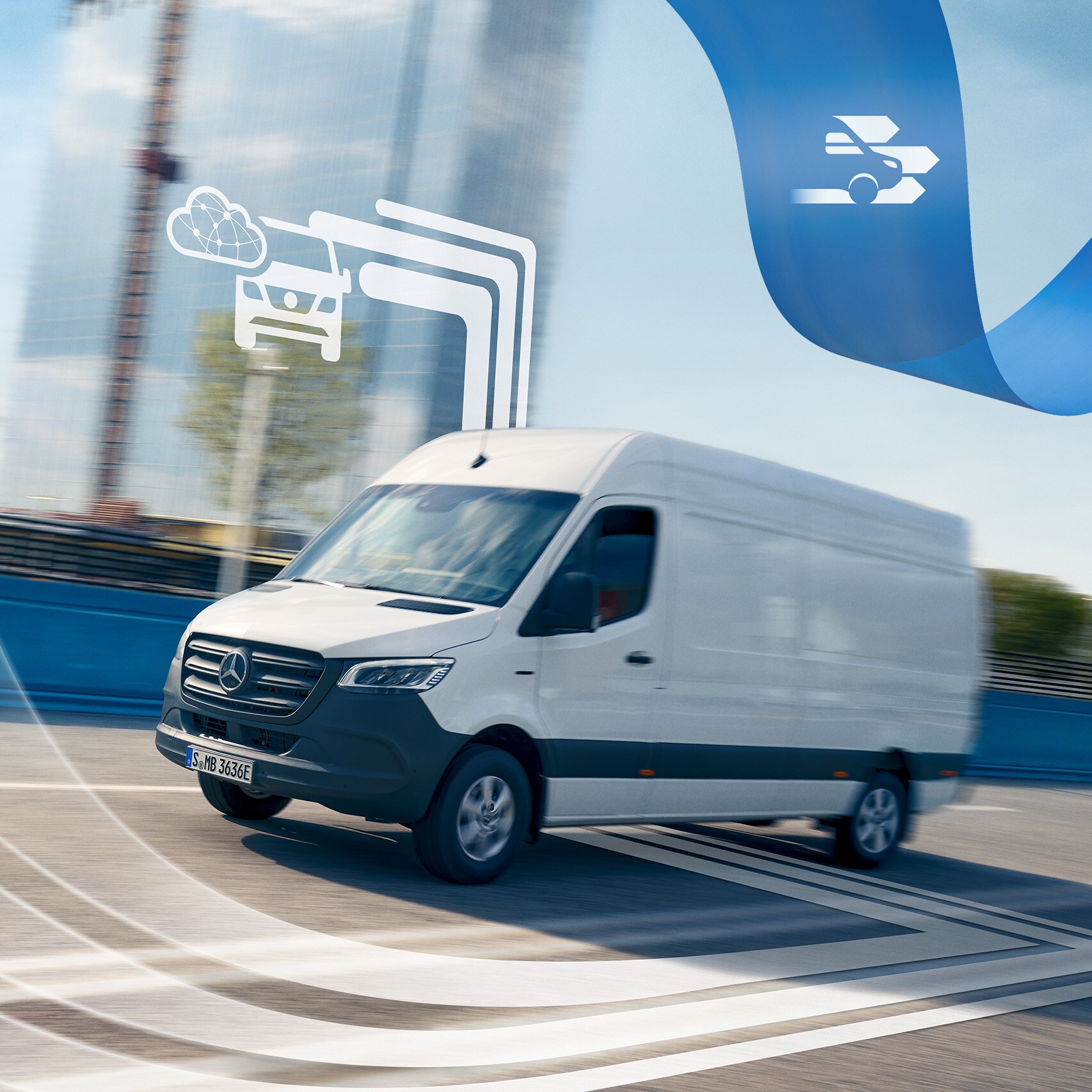 Furgón Mercedes-Benz Sprinter blanco en carretera con símbolo digital.