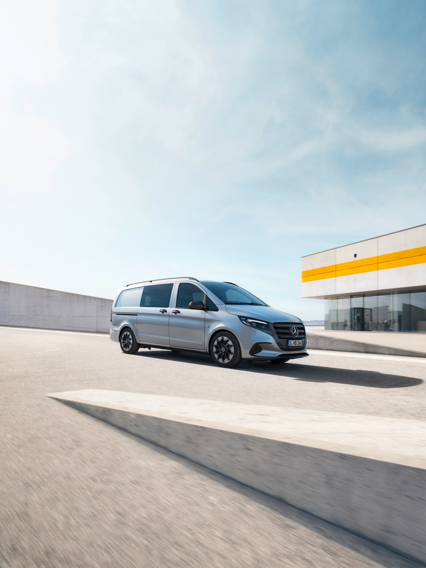 La Vito Mixta estacionada en una planta de aparcamiento.