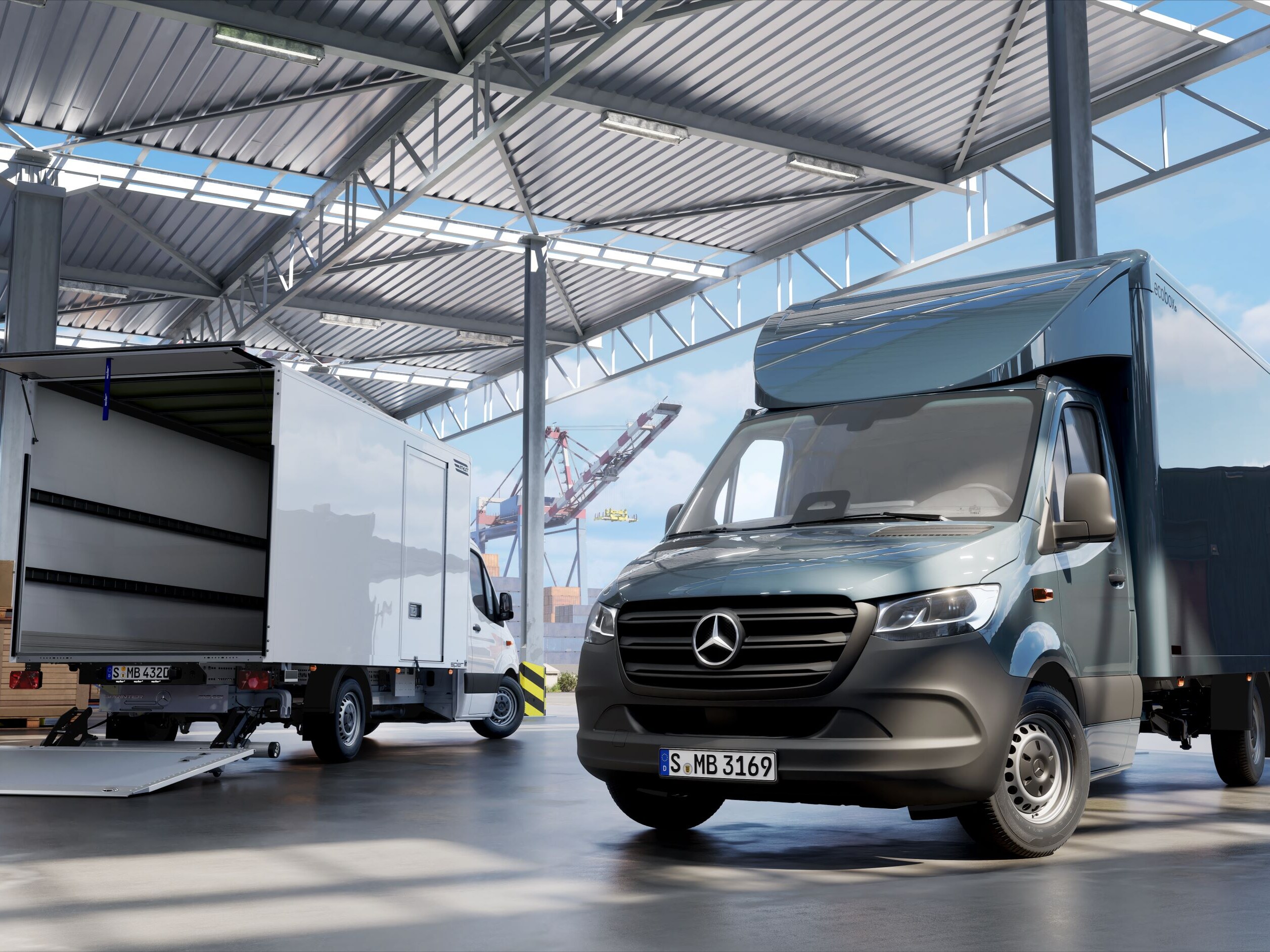 Varios modelos Sprinter con una solución de carrocería de caja cerrada.