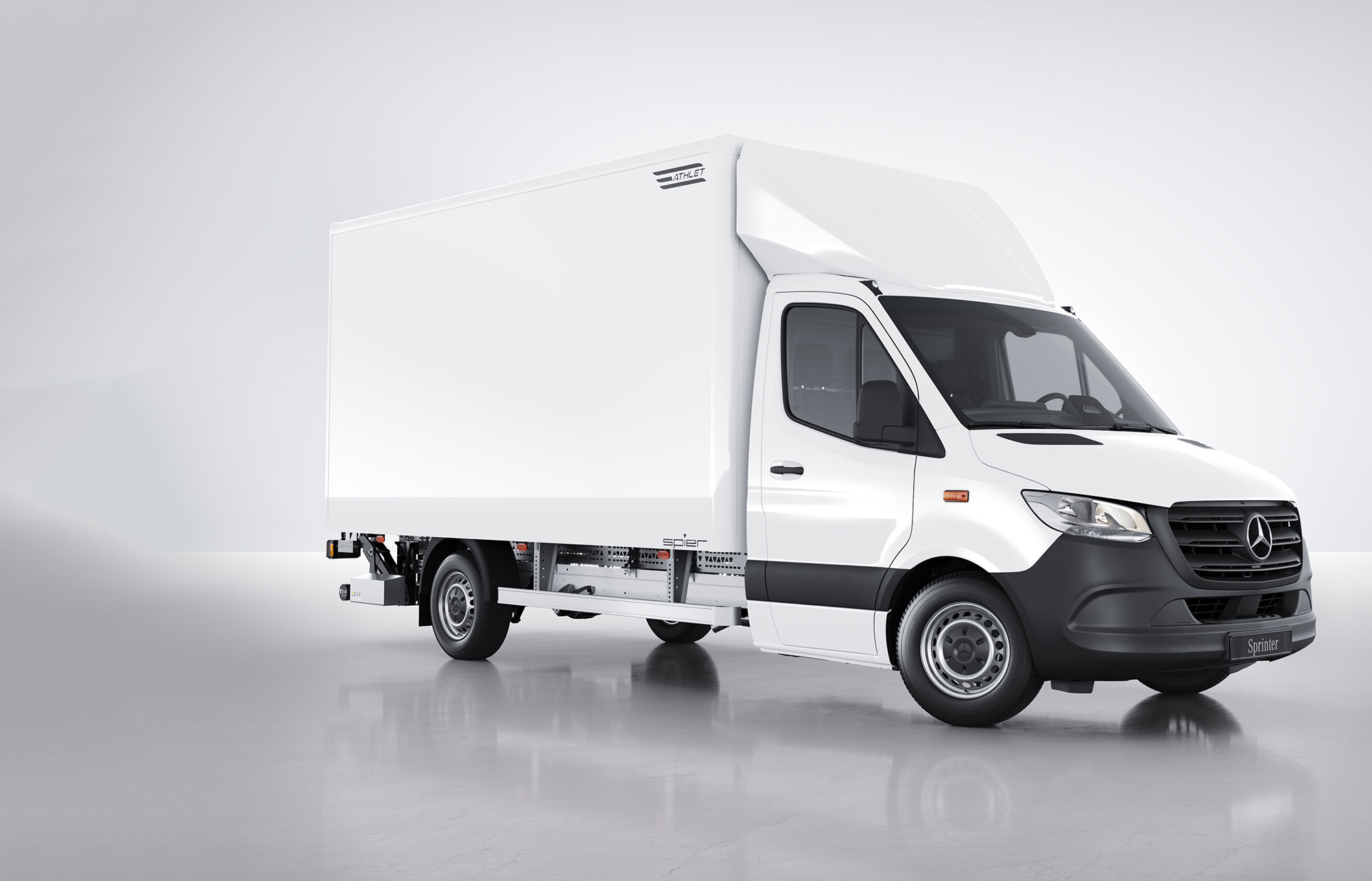 Explora los furgones Box de Mercedes-Benz Furgón Mercedes-Benz Box en blanco