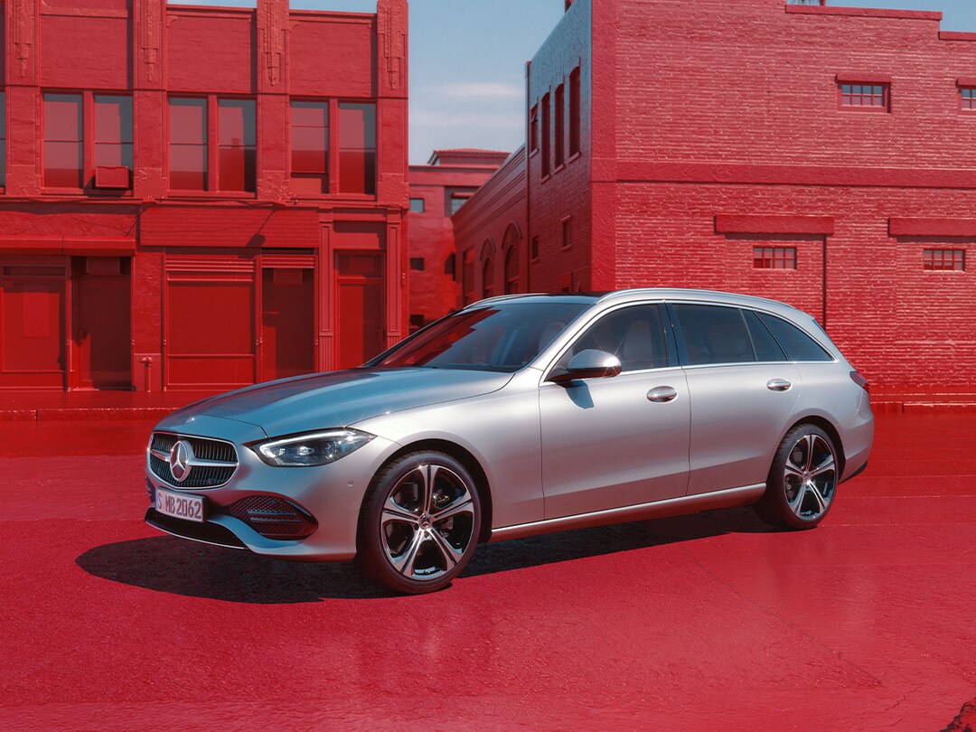 visual lateral de un Clase C Estate en color gris sobre un fondo rojo