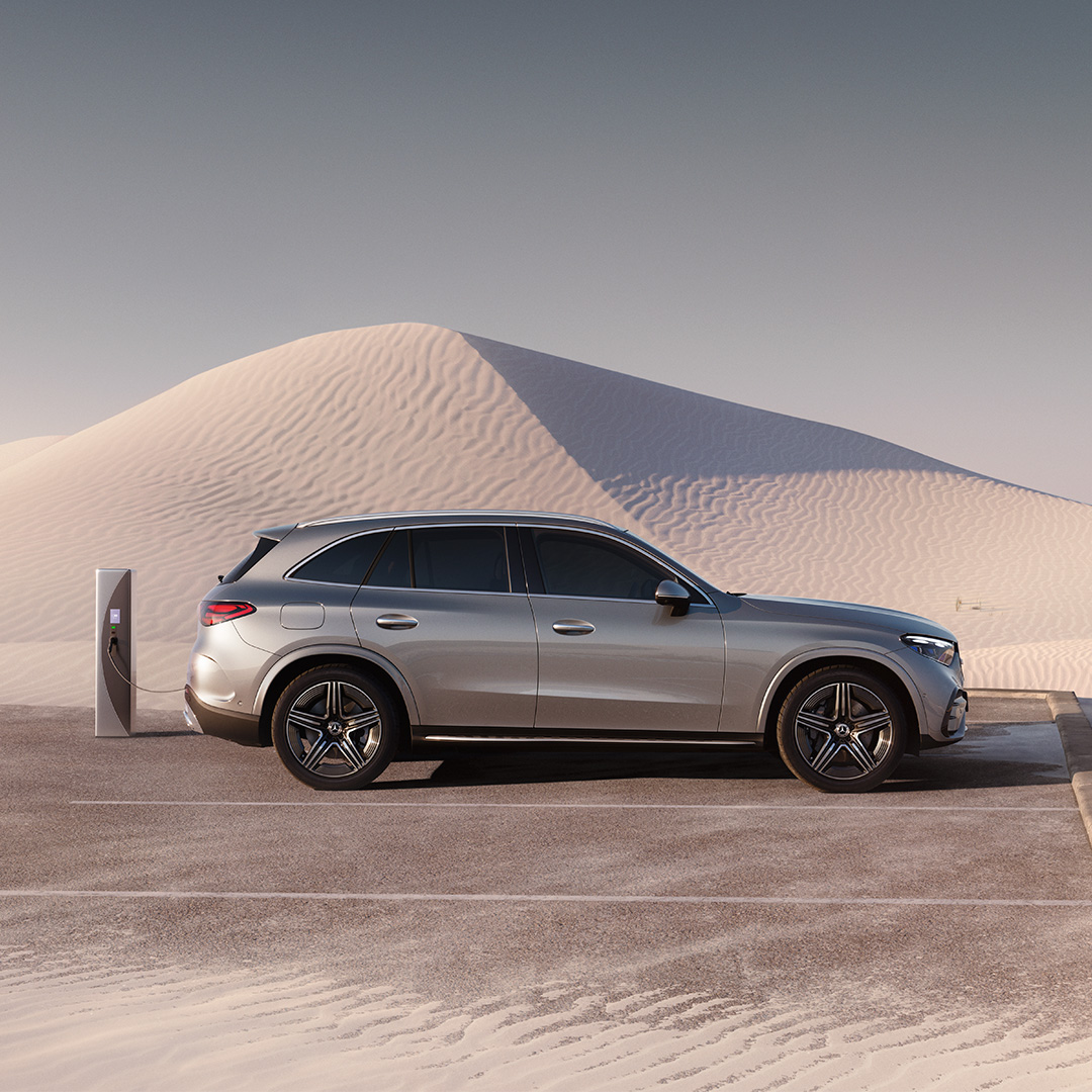 Oferta |GLC Híbrido Enchufable | Mercedes-Benz Vista lateral de un GLC Híbrido Enchufable gris de Mercedes-Benz