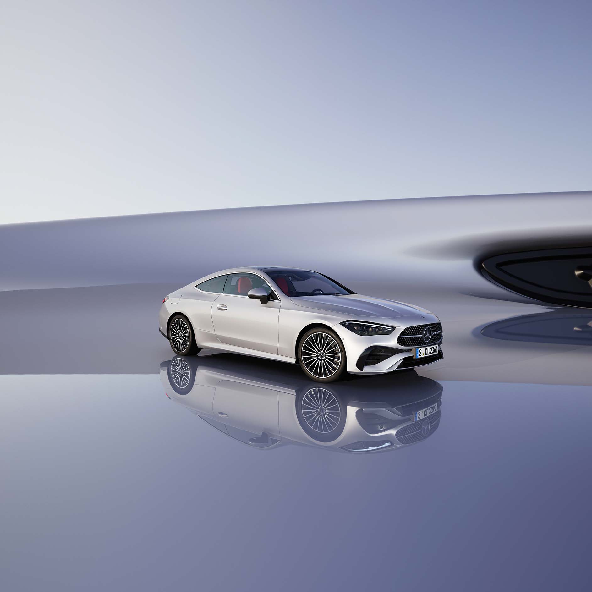 Oferta | CLE Coupé | Mercedes-Benz visual lateral del CLE Coupé en color gris sobre un fondo azulado en el que se ve su propio reflejo