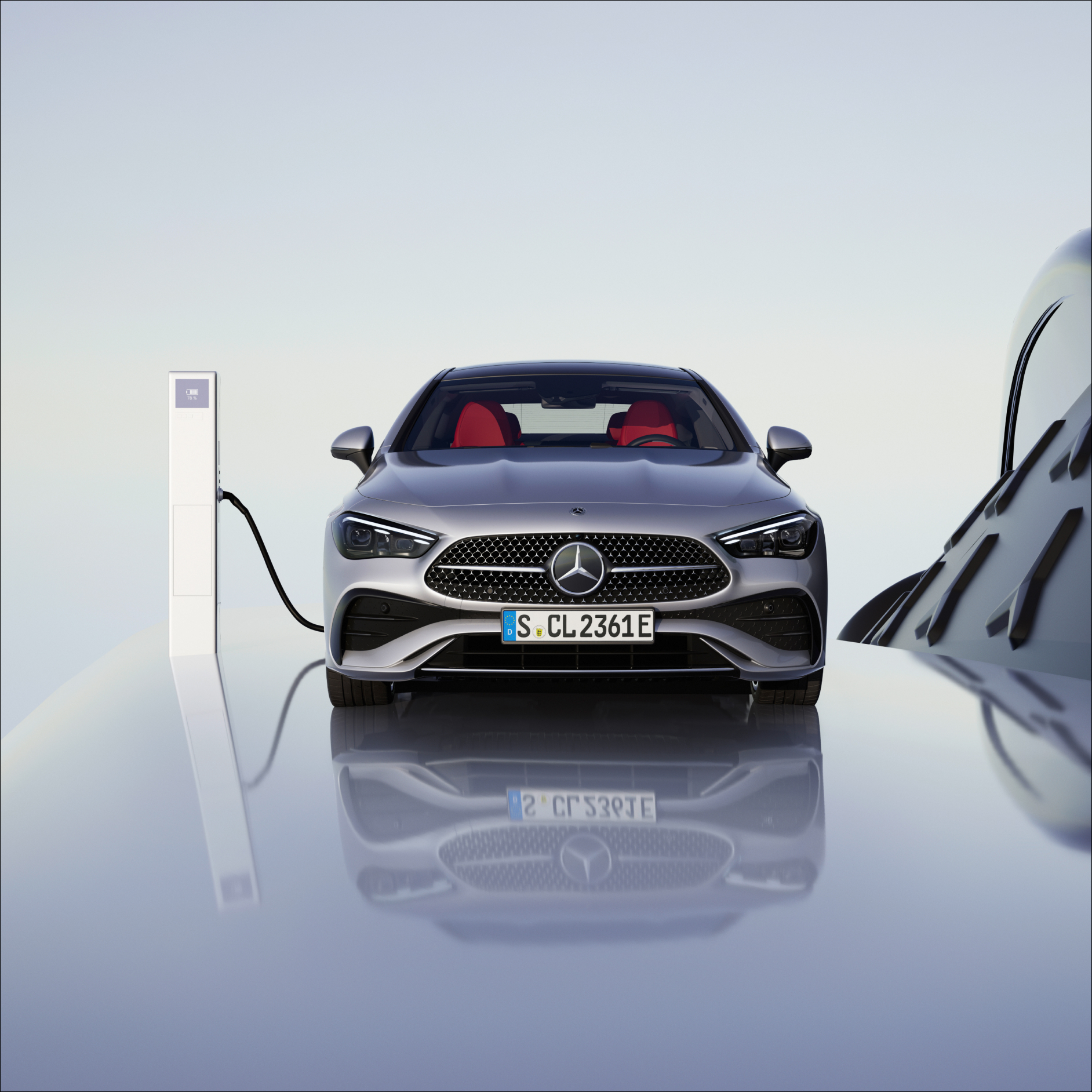 Oferta | CLE Coupé | Mercedes-Benz visual frontal del CLE Coupé en color gris enchufado a un cargador