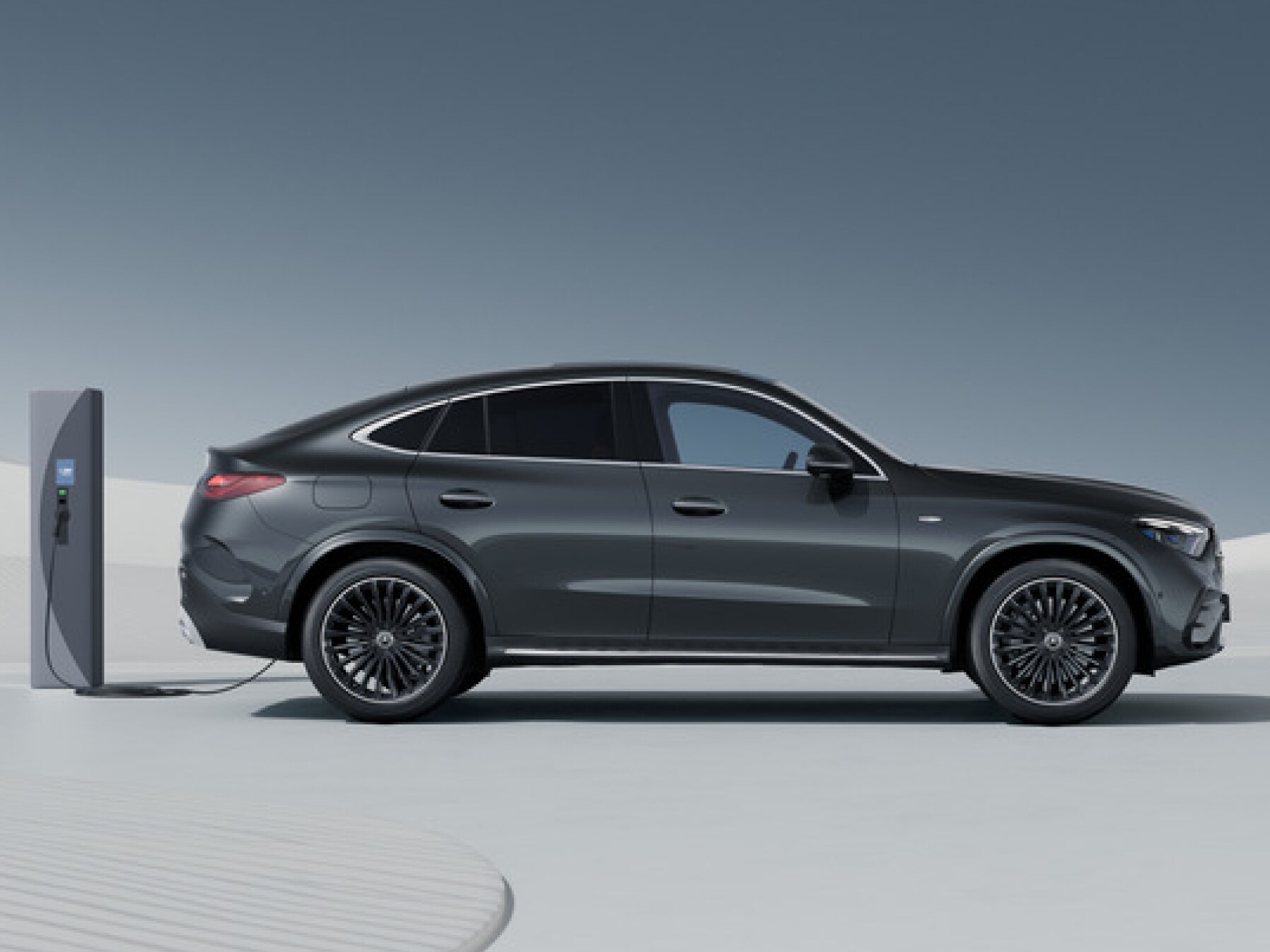 Vista lateral del GLC Coupé Híbrido Enchufable de Mercedes-Benz