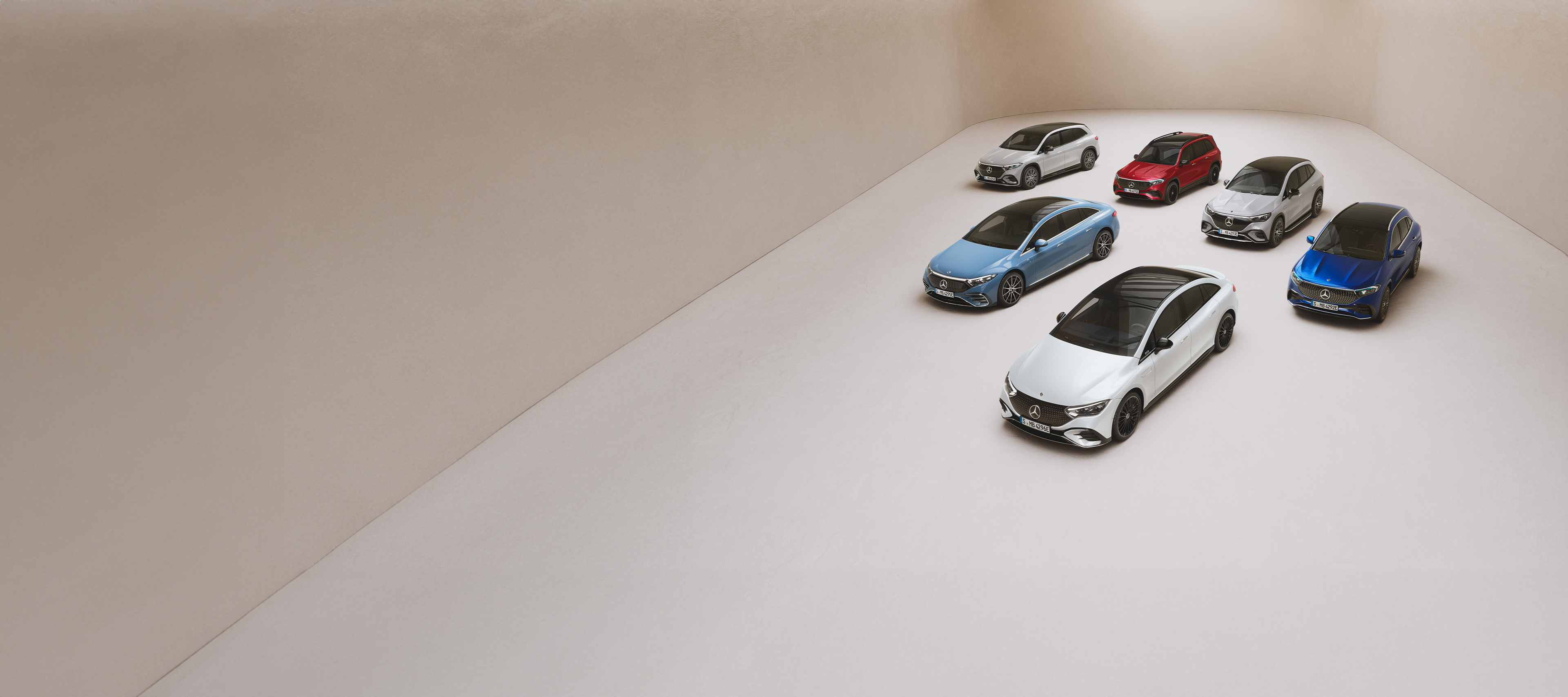 CAE | Mercedes-Benz visual desde arriba de 6 coches en colores blanco, azul y rojo