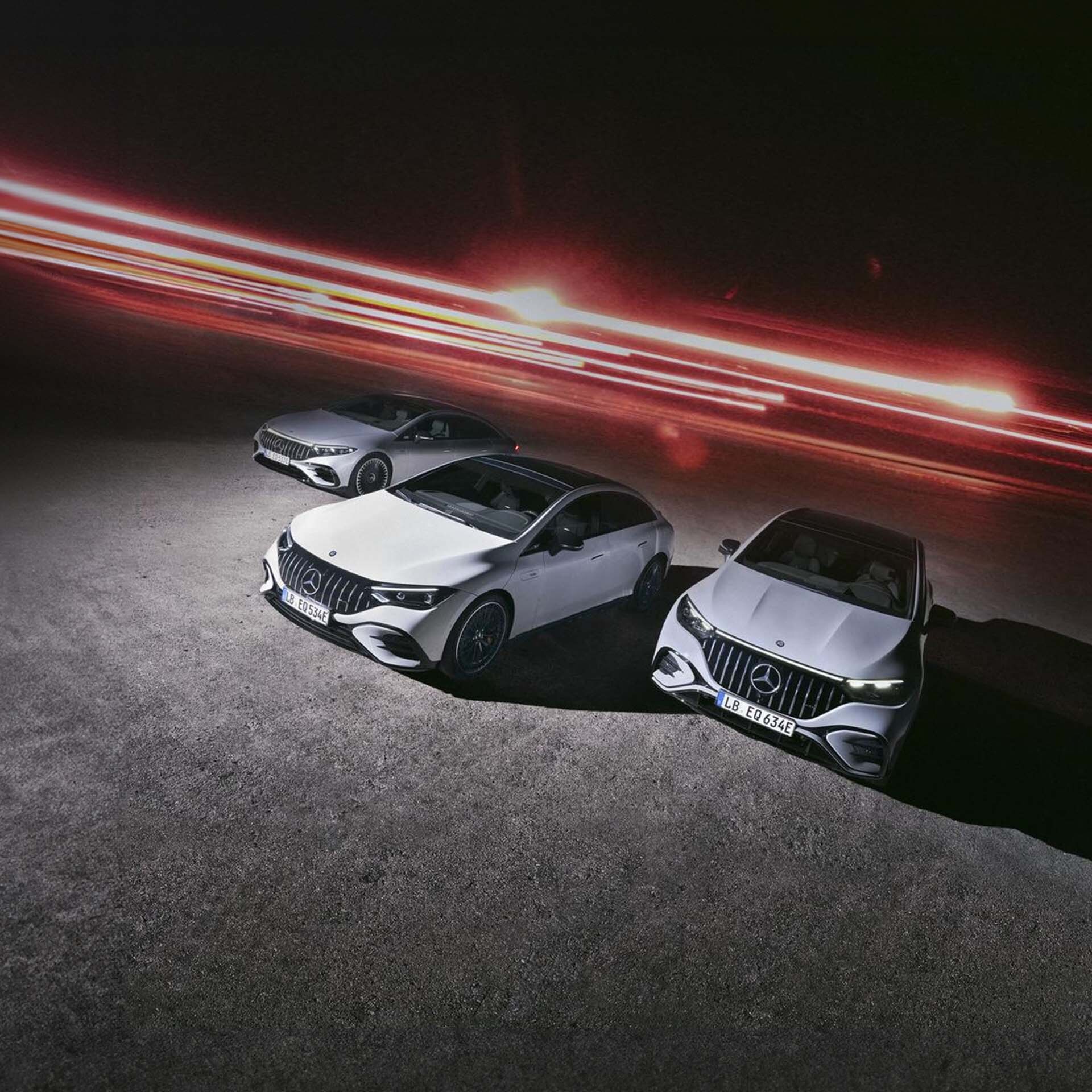 Tres modelos híbridos y totalmente eléctricos de Mercedes-AMG en color blanco