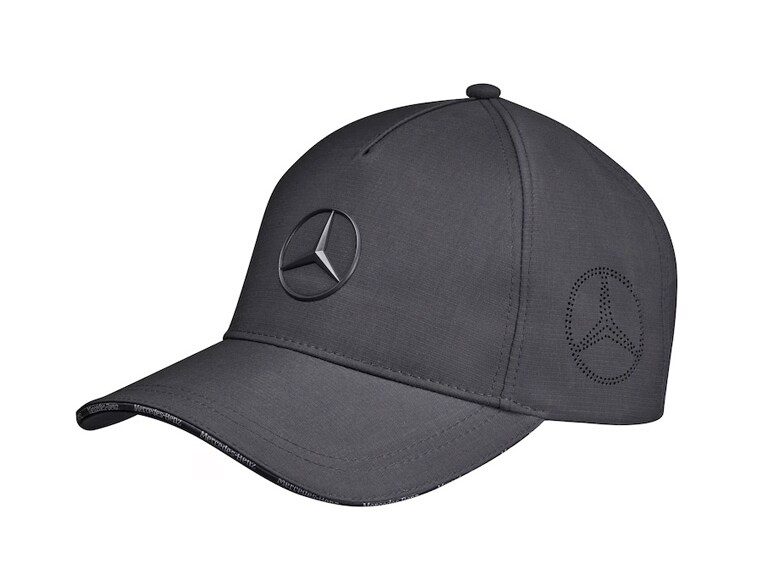 gorra gris con la estrella de Mercedes-Benz