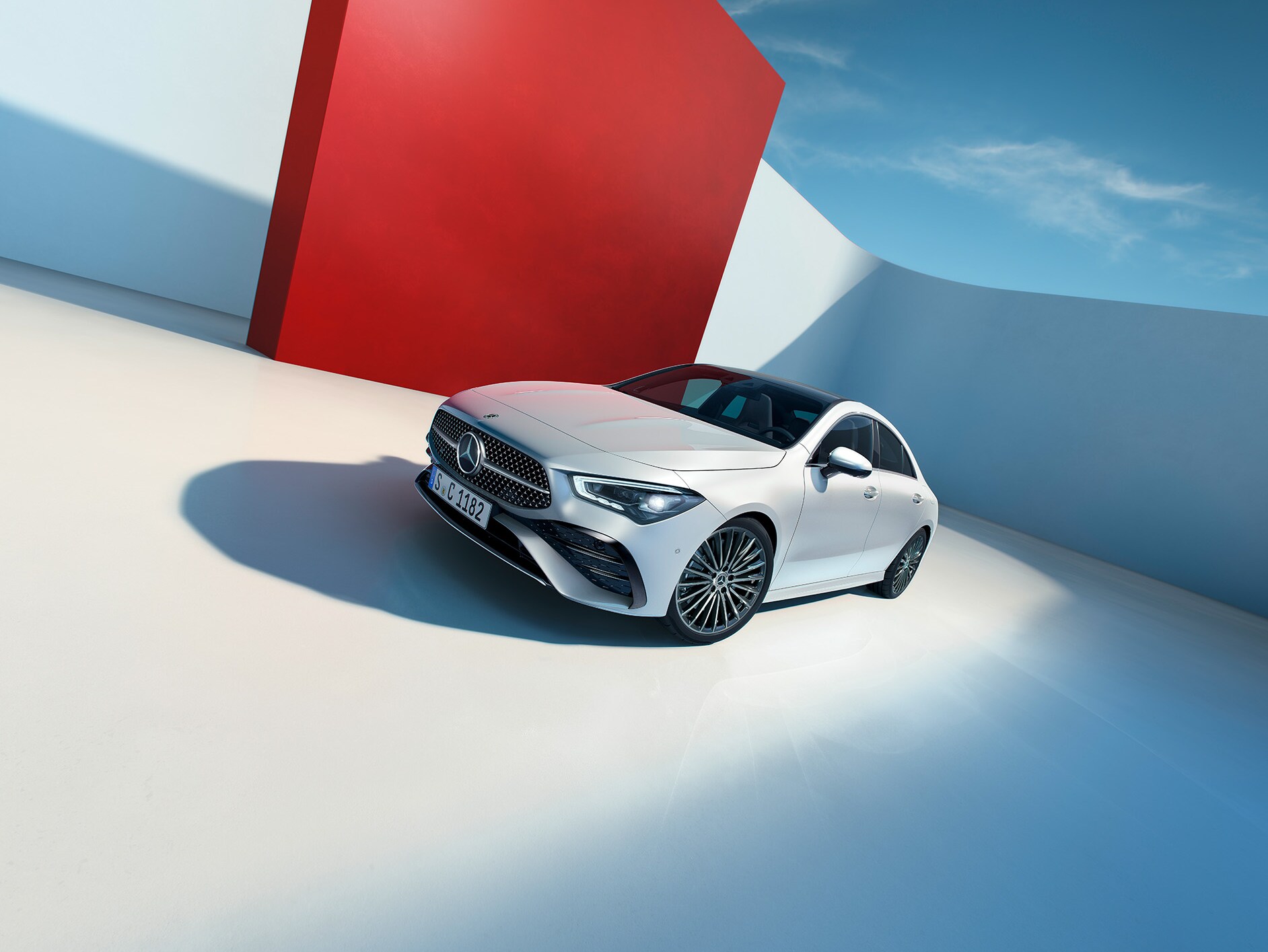 Vista  frontal del CLA de Mercedes-Benz