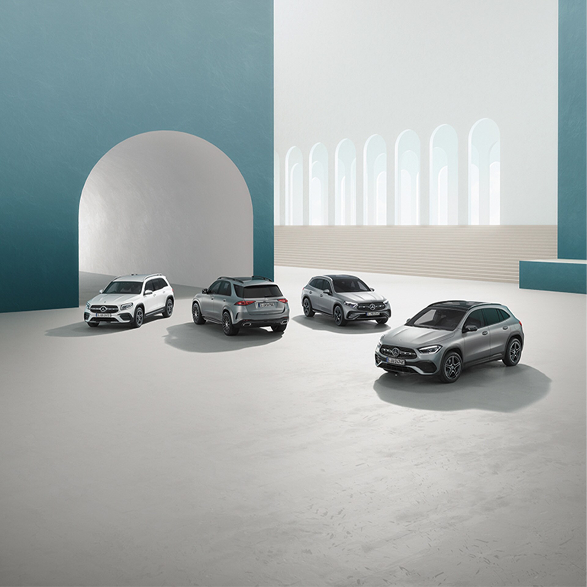 visual de cuatro coches en colores blancos y grises