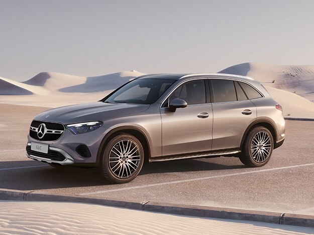 Visual lateral de un GLC gris de Mercedes-Benz