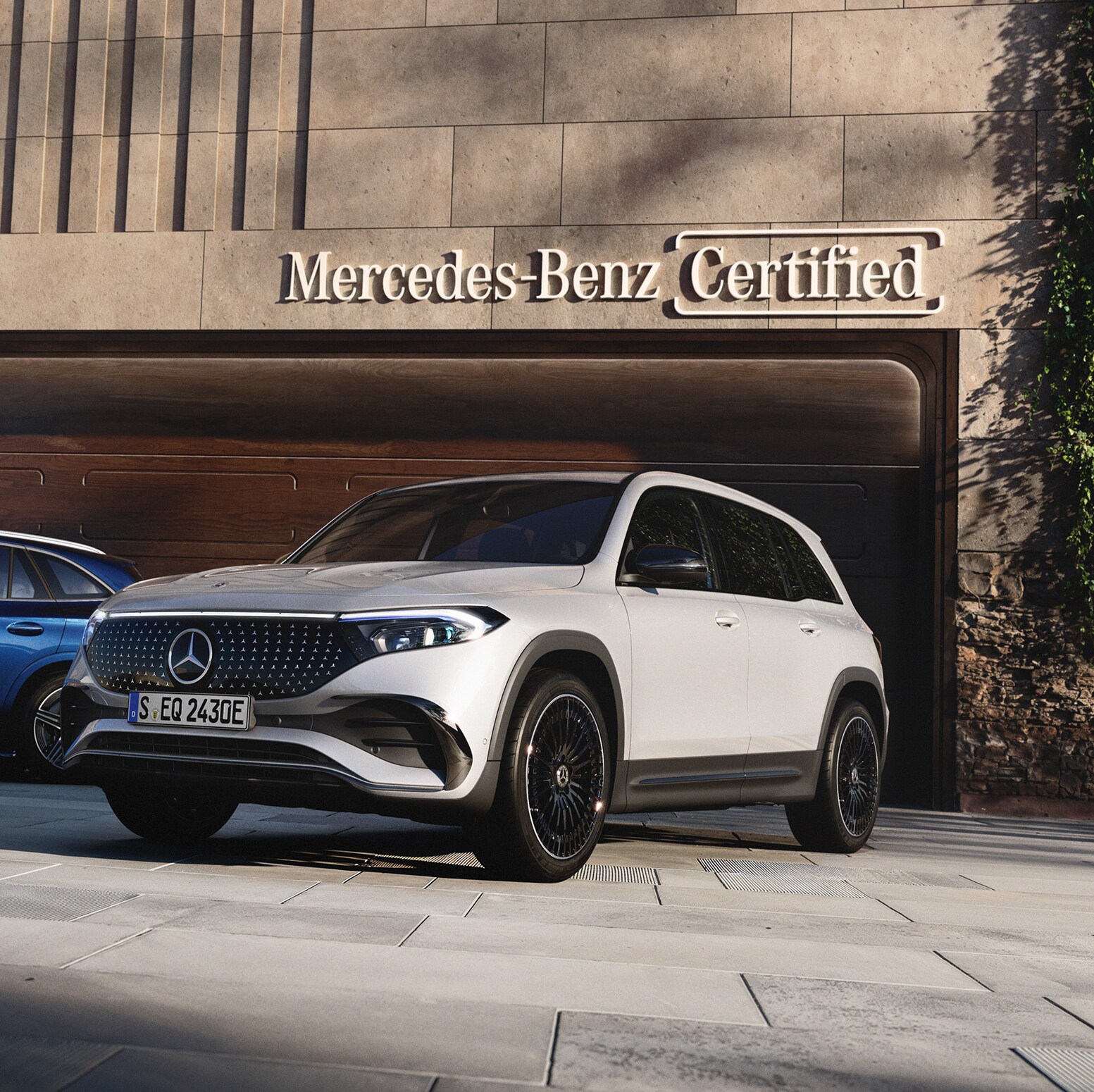 Visual de un EQB gris y un GLC azul de Mercedes-Benz