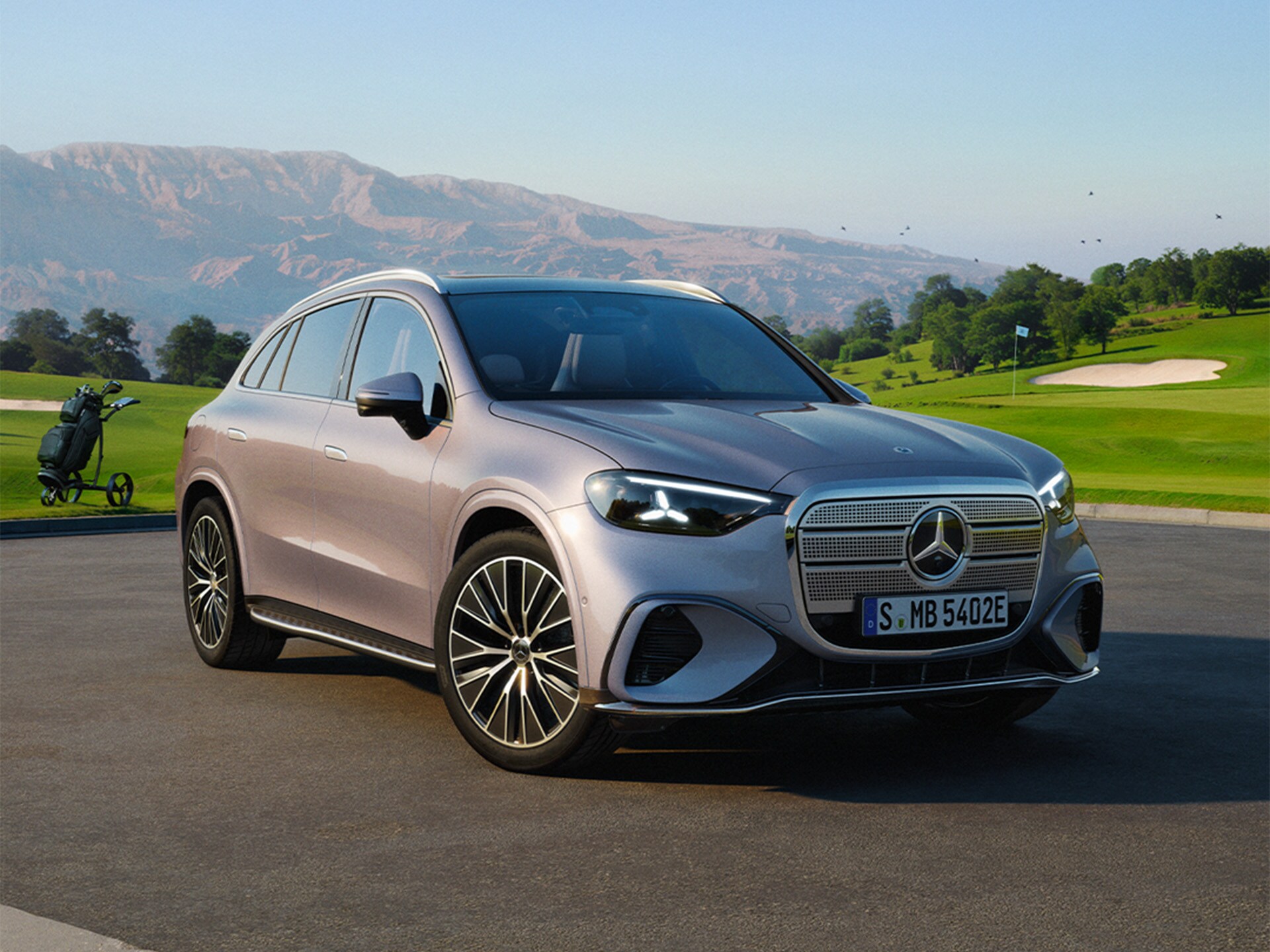 Visual del GLC 100% Eléctrico de Mercedes-Benz en un campo de golf