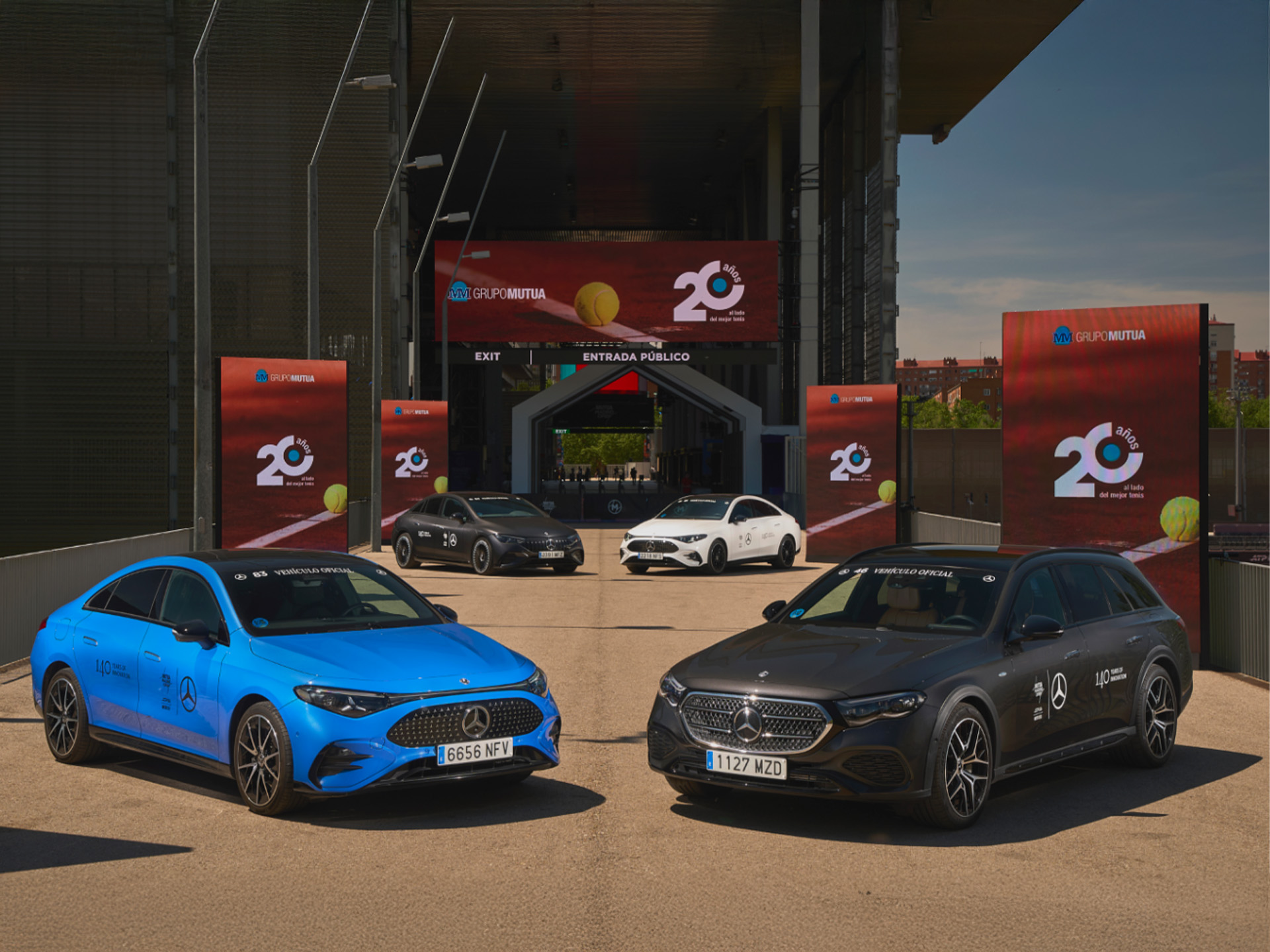 Flota eléctrica | Mercedes-Benz visual de 4 coches eléctricos en colores azul, blanco gris y negro