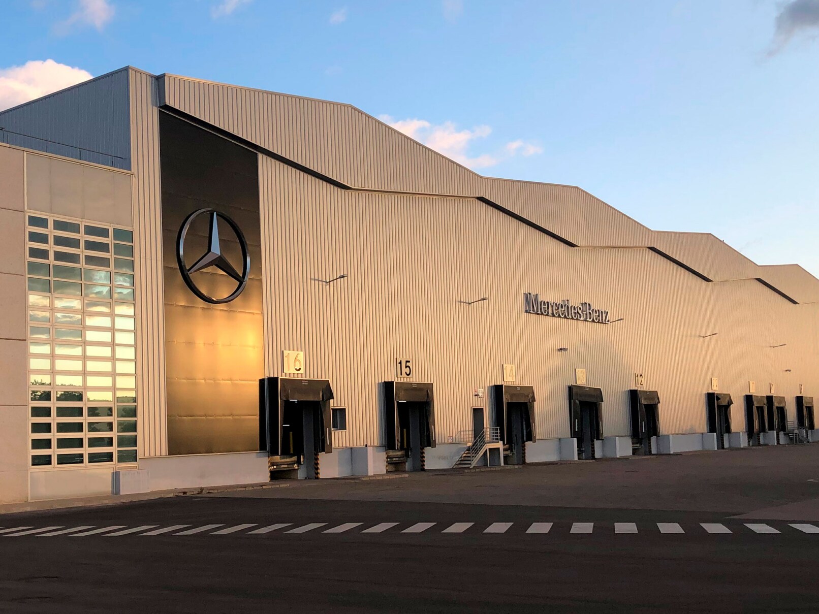 Edicio Mercedes-Benz