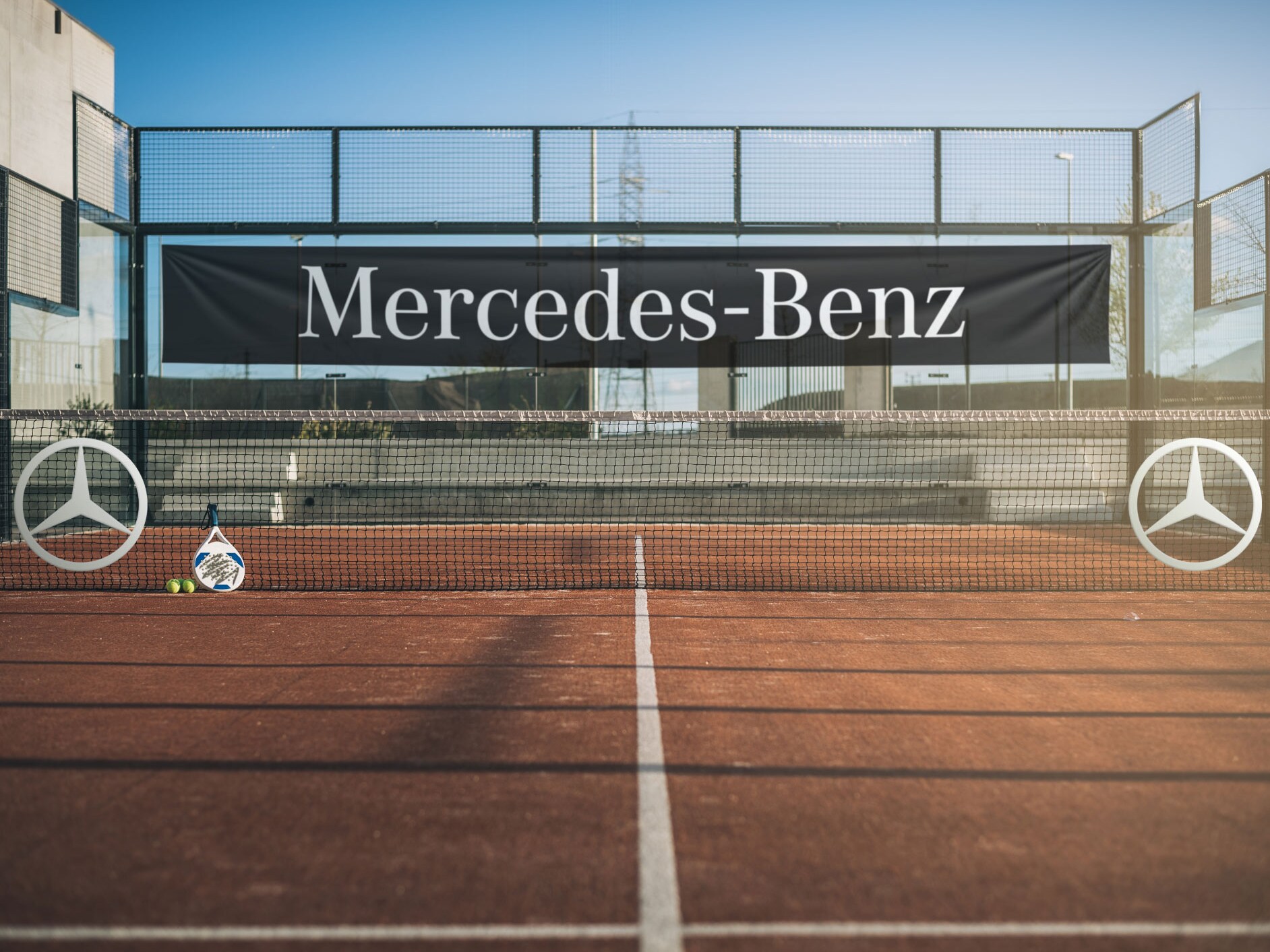 Visual de pista de pádel de Mercedes-Benz