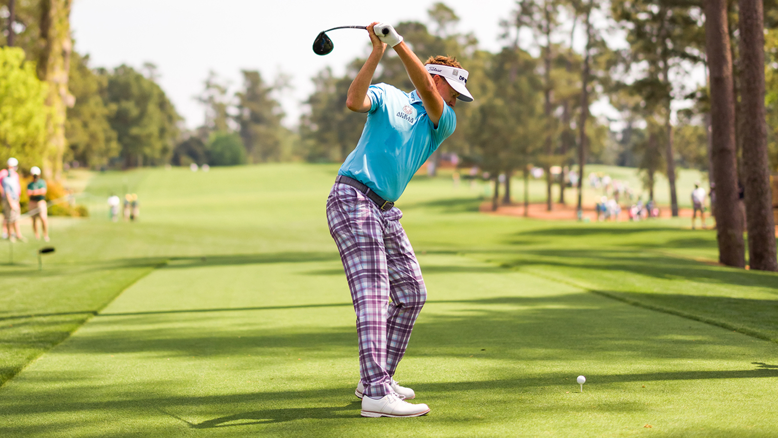 Master Augusta | Mercedes-Benz Visual jugador de golf en cesped