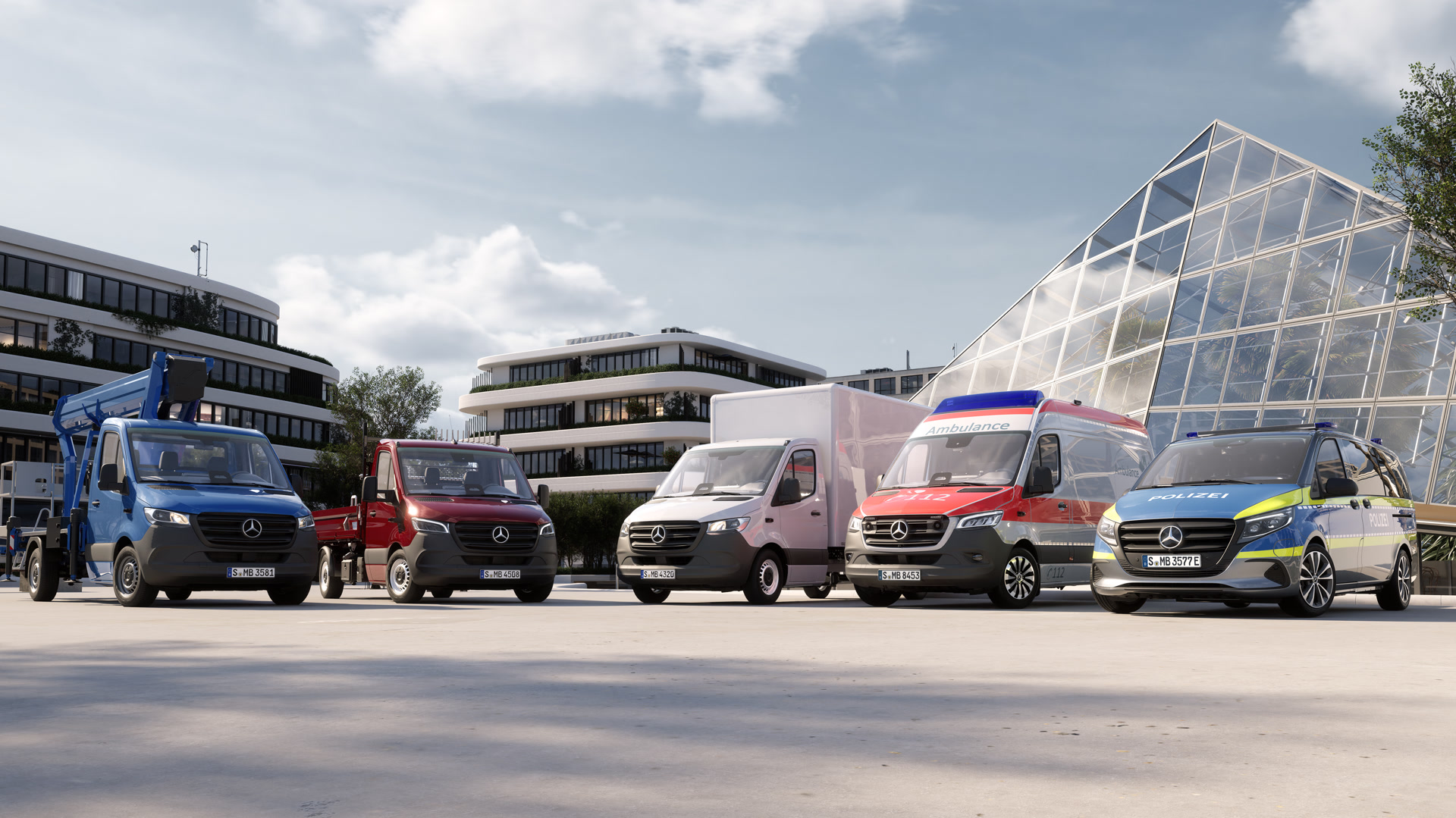Furgonetas Mercedes-Benz con diversas soluciones de carrocerías y modificaciones trabajando. Diversas furgonetas Mercedes-Benz con soluciones individuales de carrocerías y modificaciones están aparcadas una al lado de la otra en una zona abierta frente a una arquitectura moderna, incluyendo vehículos para logística, construcción, gremios y uso comercial.